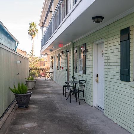 French Quarter Suites Hotel New Orleans Bagian luar foto