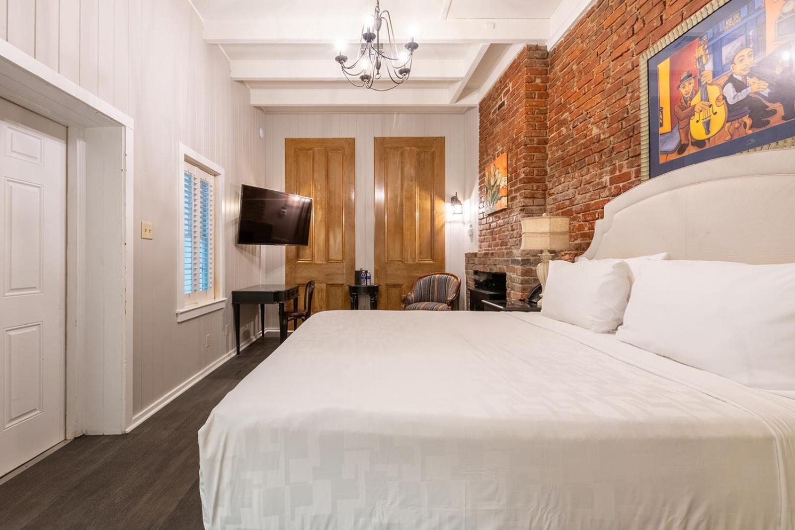 French Quarter Suites Hotel New Orleans Bagian luar foto