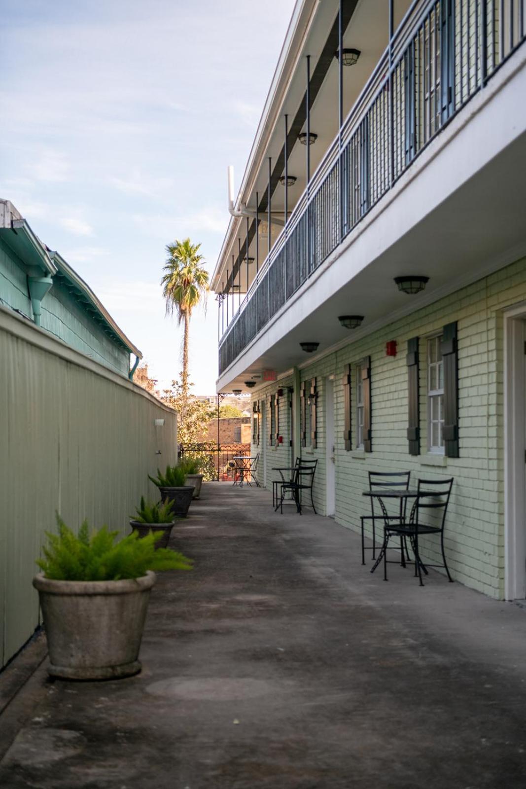 French Quarter Suites Hotel New Orleans Bagian luar foto