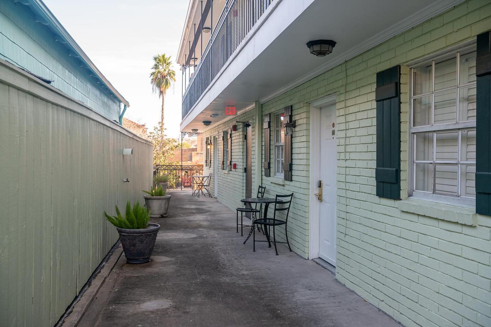 French Quarter Suites Hotel New Orleans Bagian luar foto
