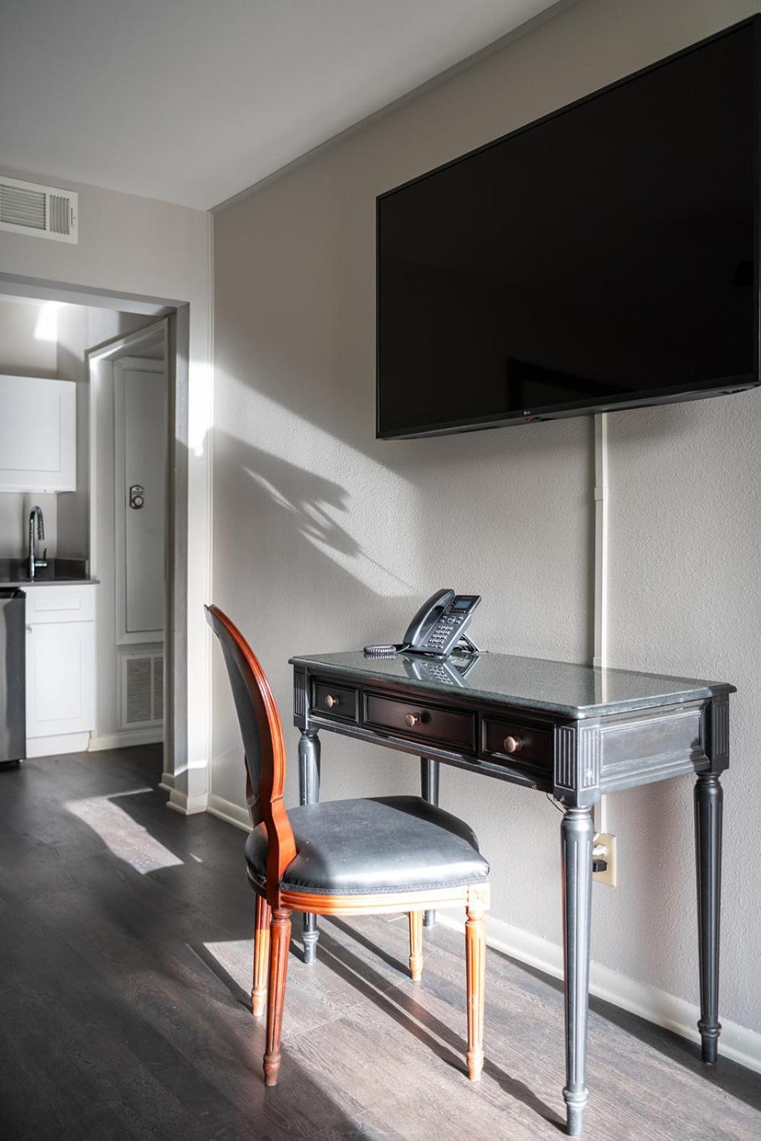 French Quarter Suites Hotel New Orleans Bagian luar foto