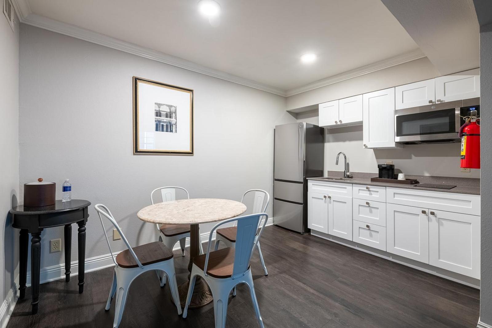 French Quarter Suites Hotel New Orleans Bagian luar foto