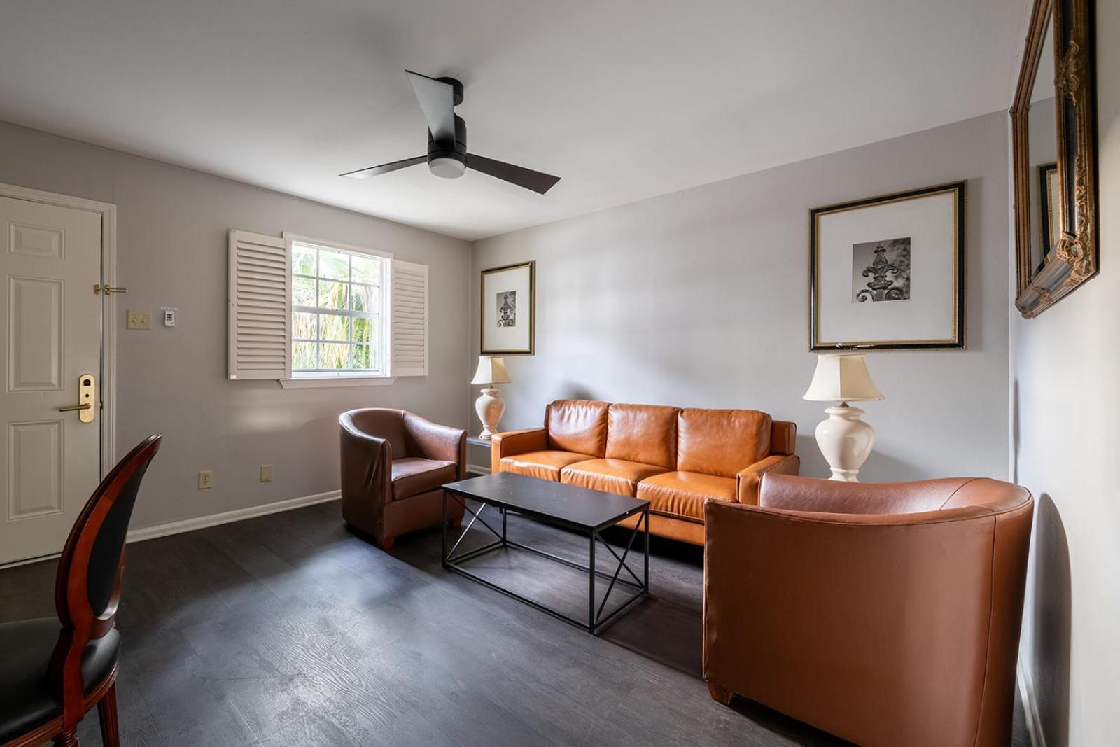 French Quarter Suites Hotel New Orleans Bagian luar foto
