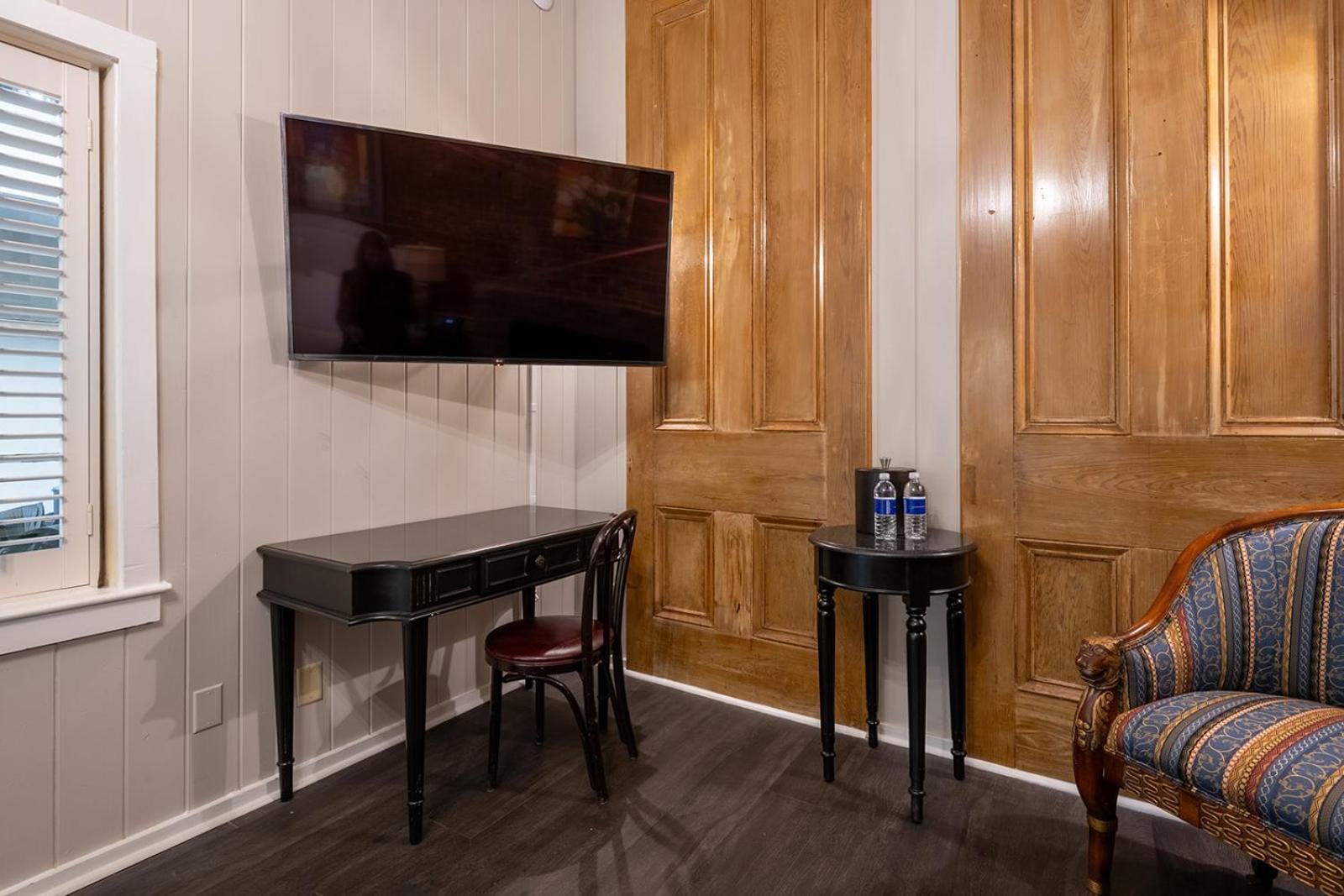 French Quarter Suites Hotel New Orleans Bagian luar foto