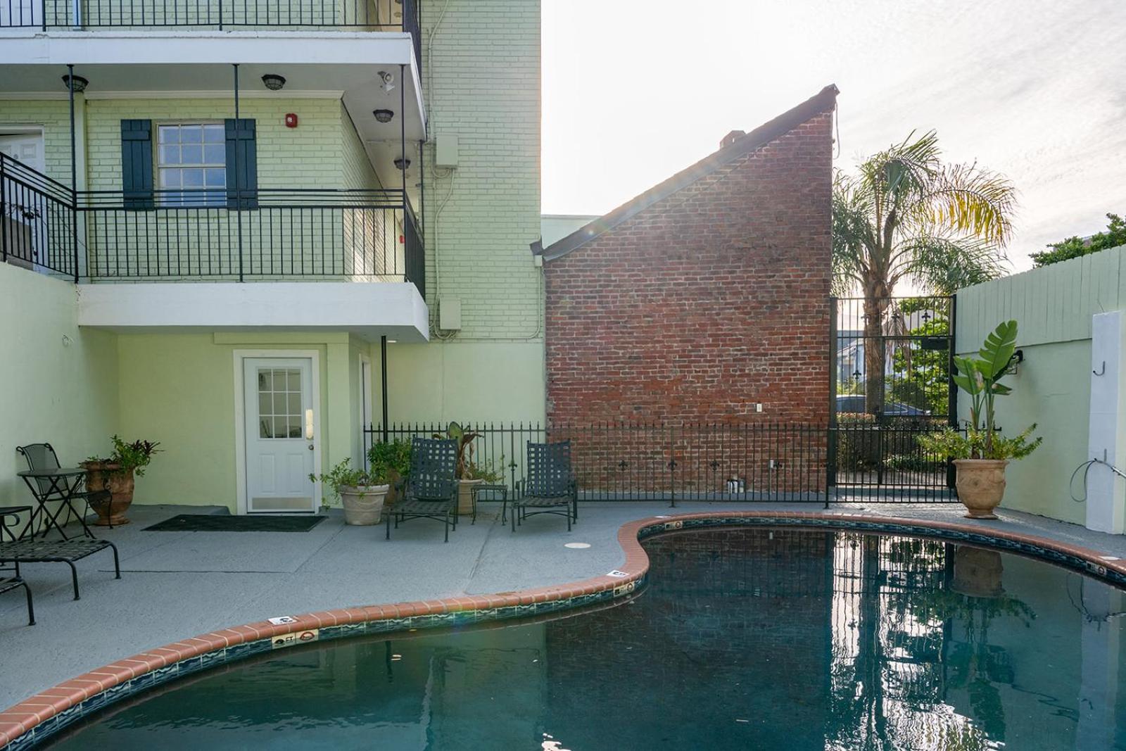 French Quarter Suites Hotel New Orleans Bagian luar foto