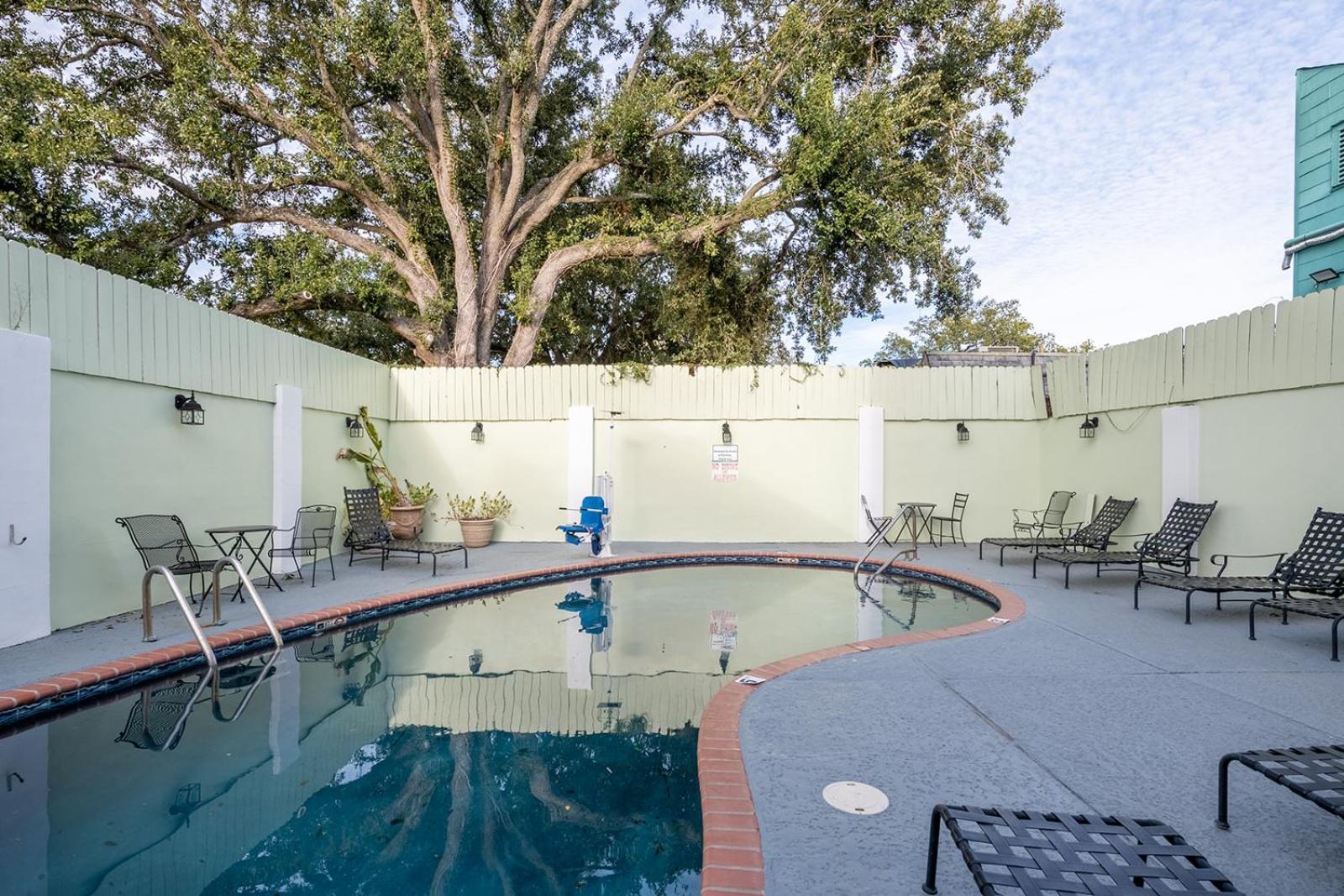 French Quarter Suites Hotel New Orleans Bagian luar foto