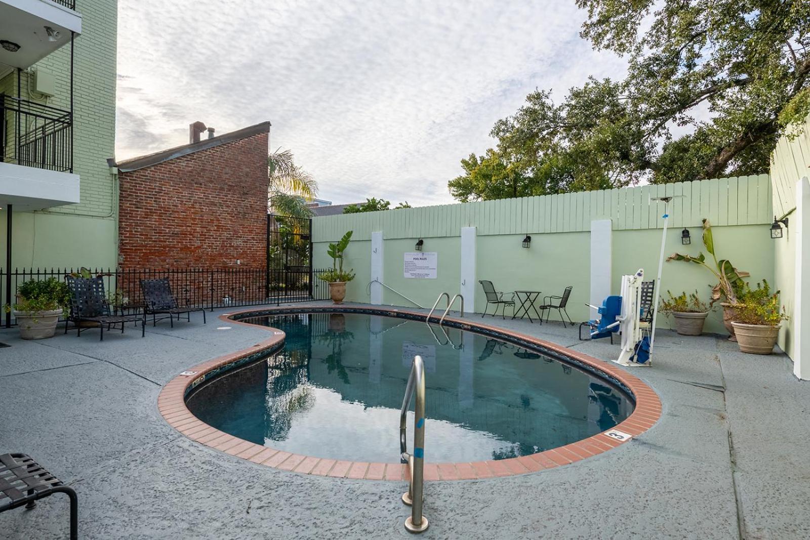 French Quarter Suites Hotel New Orleans Bagian luar foto